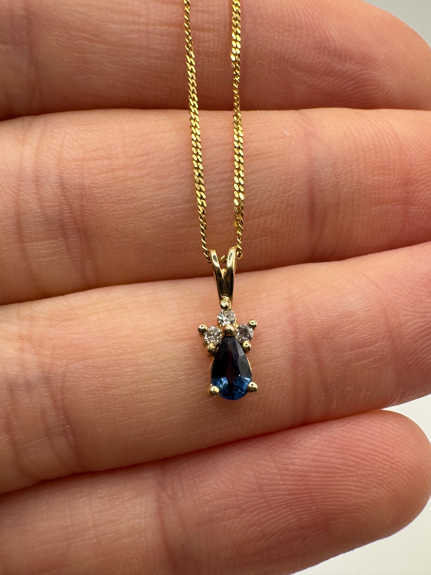 9ct gold sapphire and diamond necklace (18” chain)