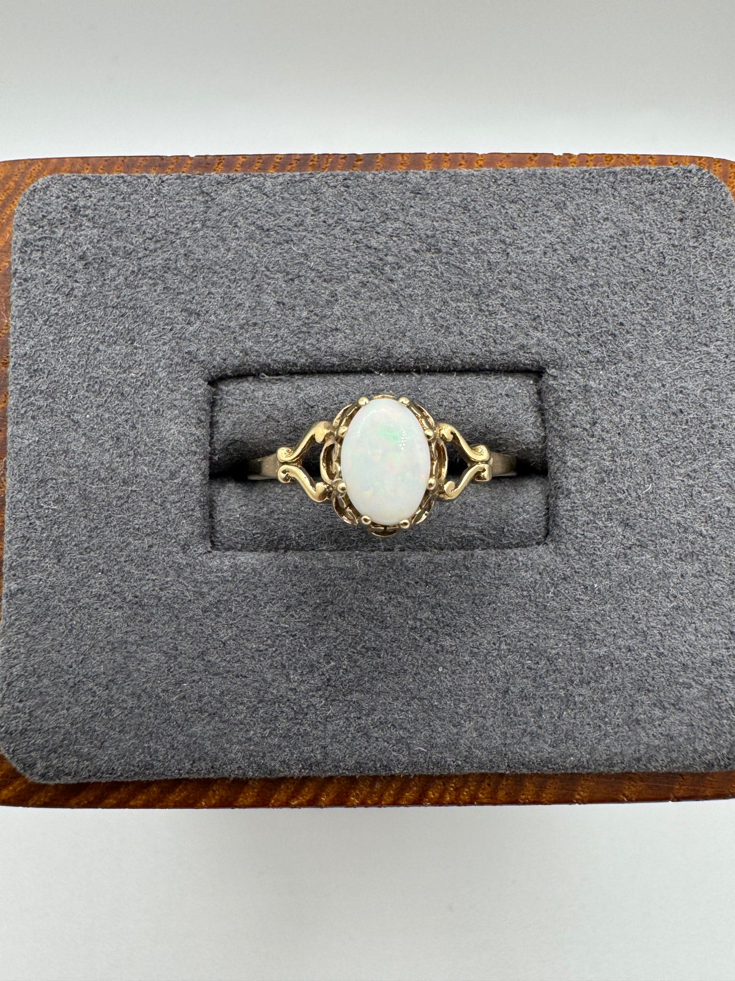 9ct gold opal ring