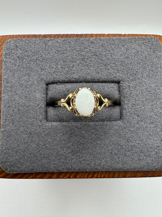 9ct gold opal ring