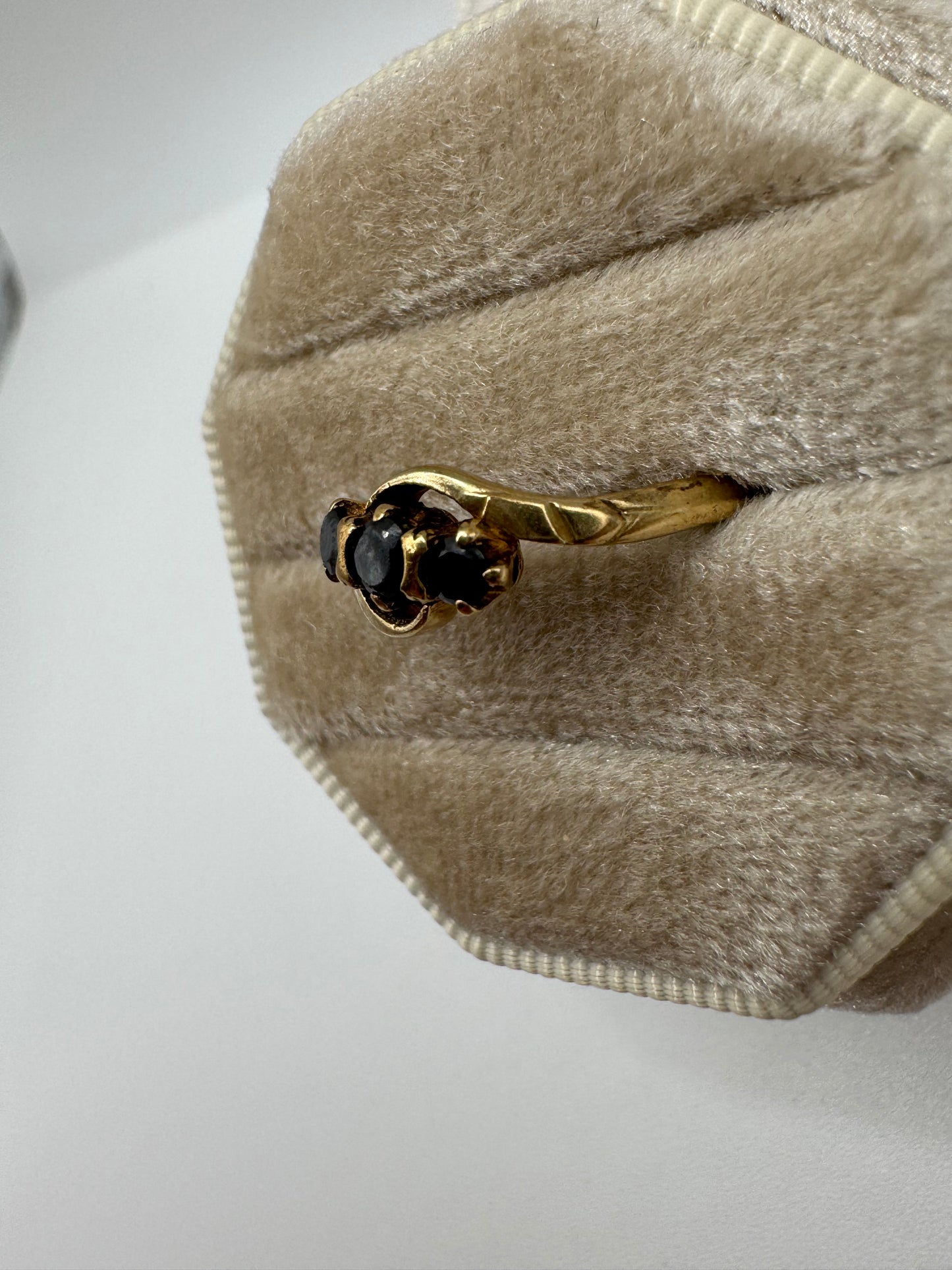 9ct gold sapphire ring