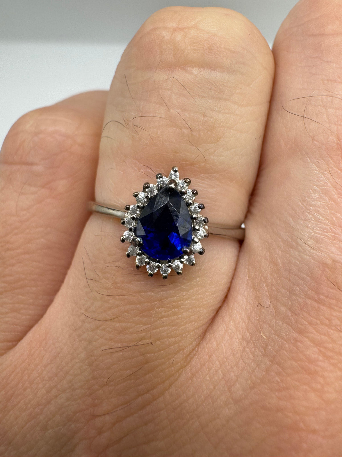 9ct white gold kyanite and zircon ring
