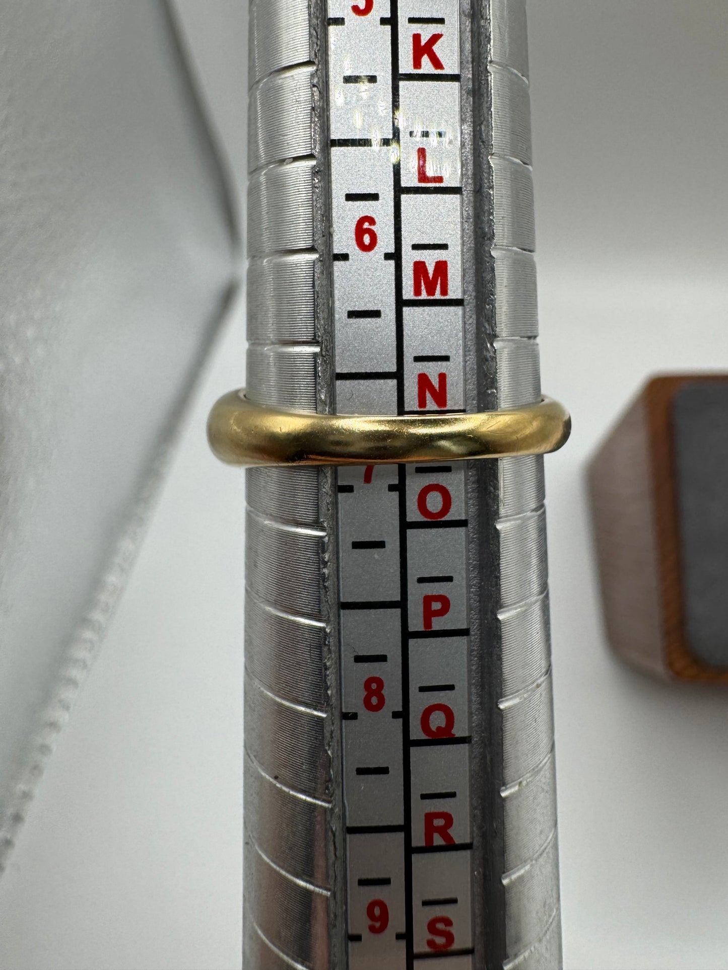 9ct gold star sapphire and cz ring