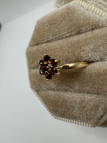 9ct gold garnet cluster ring