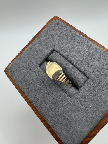 9ct gold signet ring