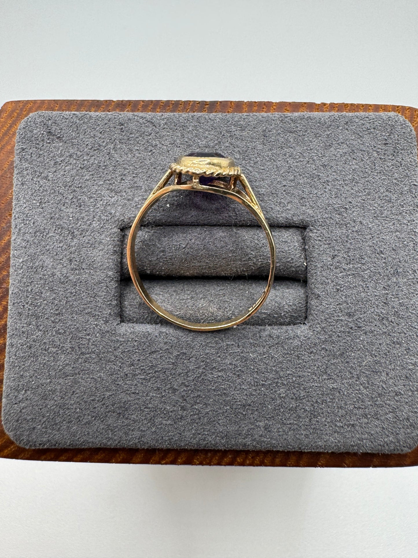 9ct gold amethyst ring