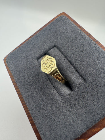 14ct gold engraved signet ring