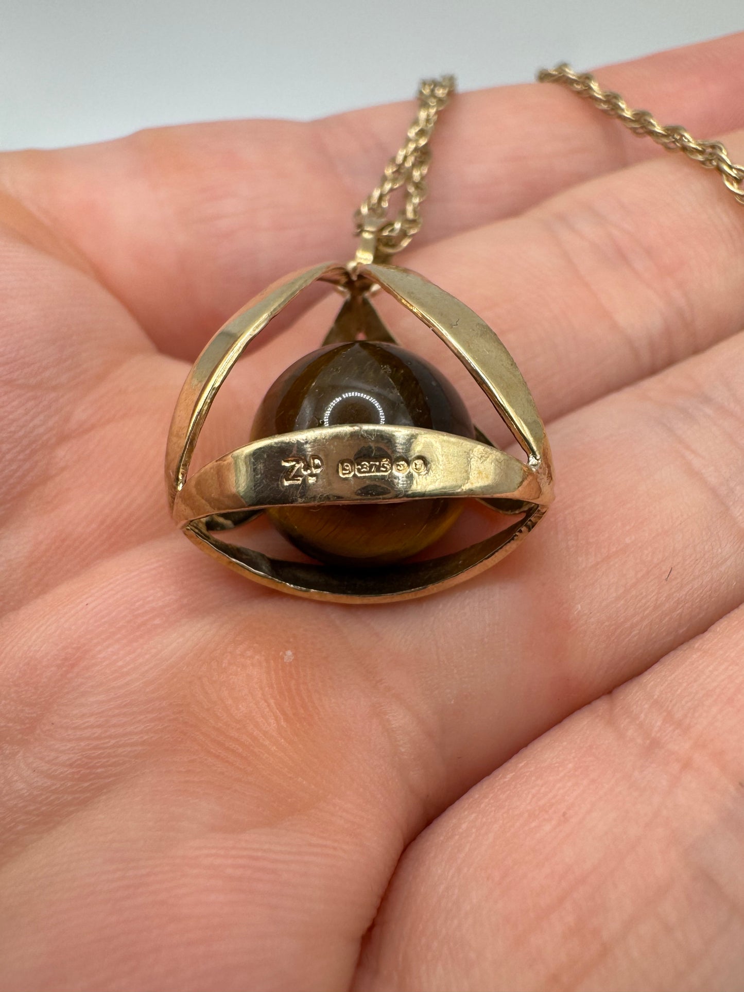 Vintage 9ct gold tigers eye necklace
