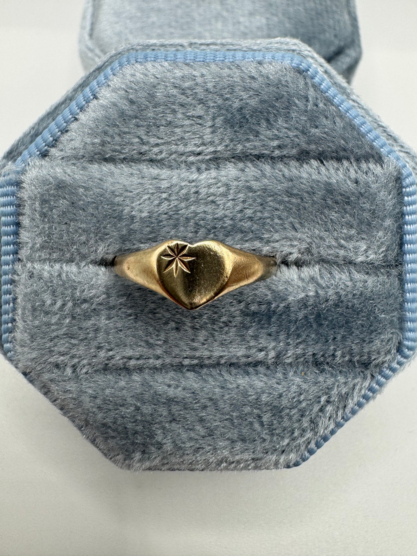 9ct gold heart signet ring
