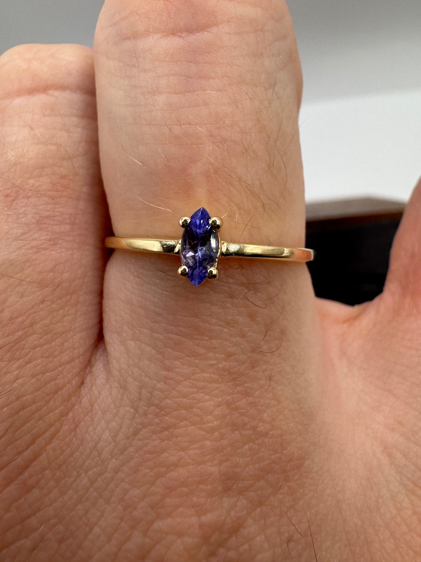 9ct gold tanzanite ring