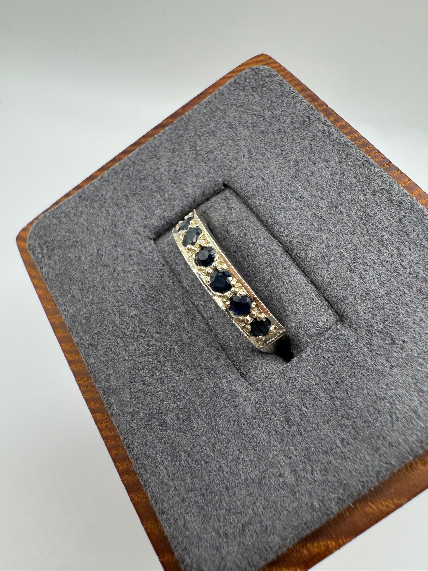 9ct gold sapphire ring