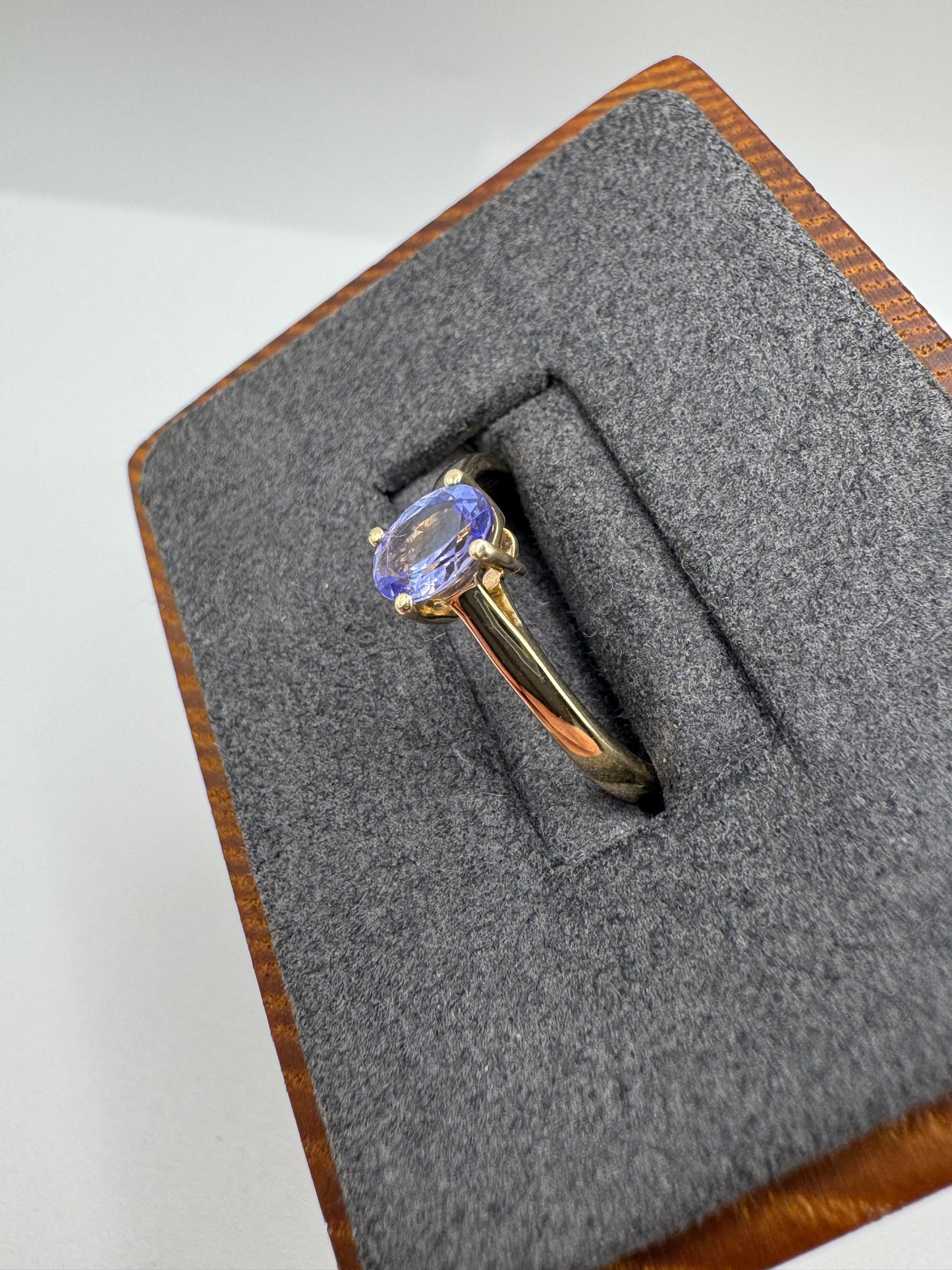 9ct gold tanzanite ring