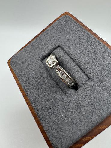 9ct gold 0.25ct diamond ring
