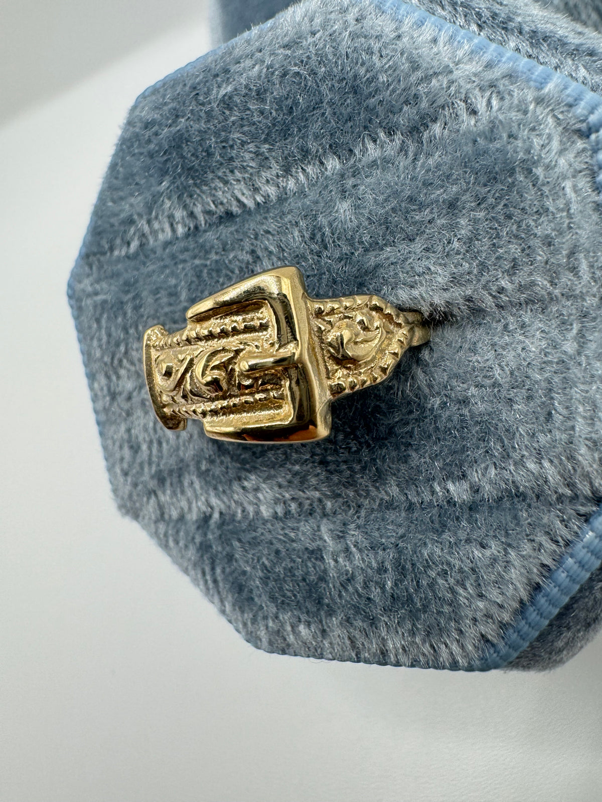 9ct gold engraved buckle ring