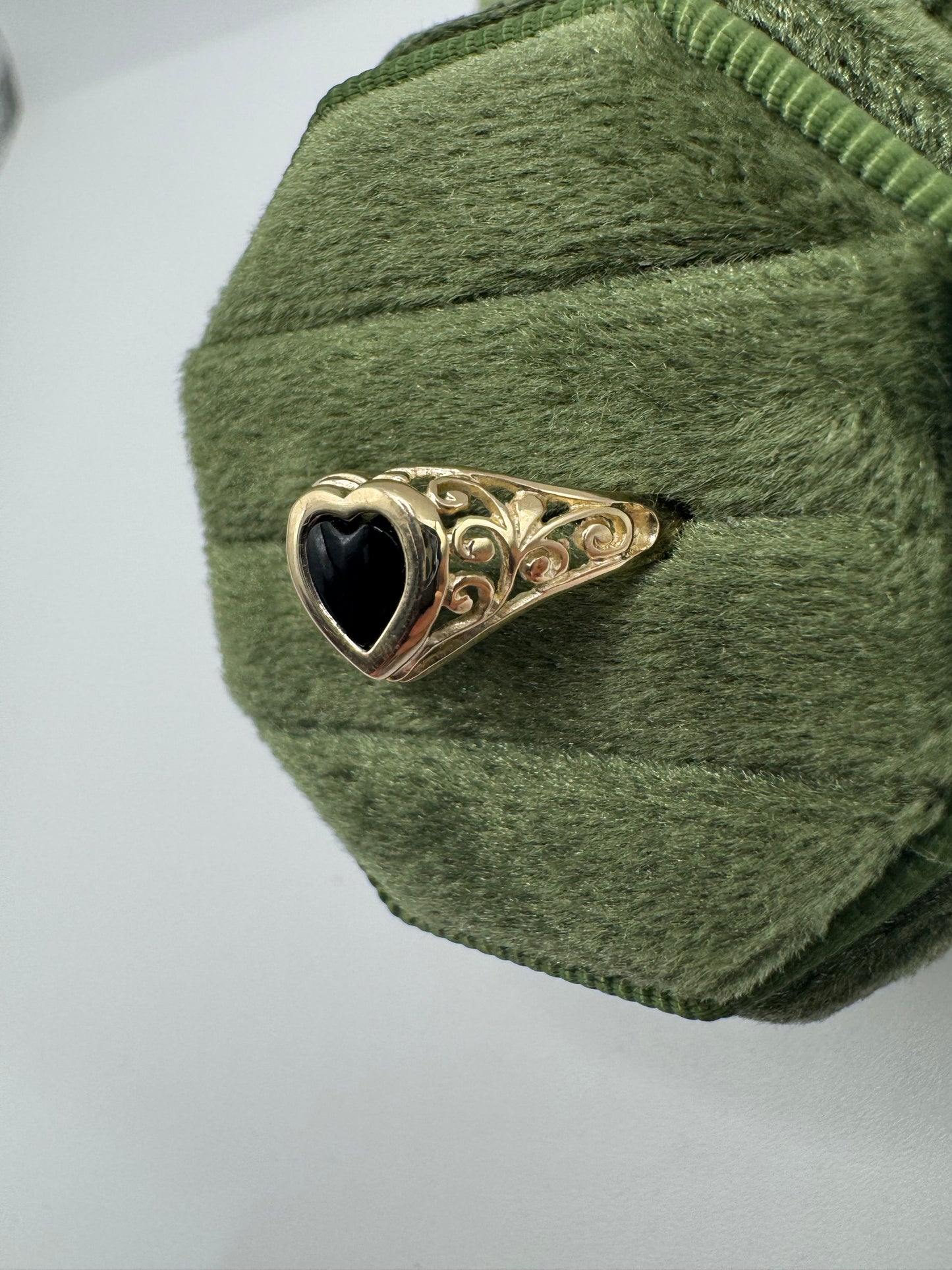 9ct gold onyx heart signet ring