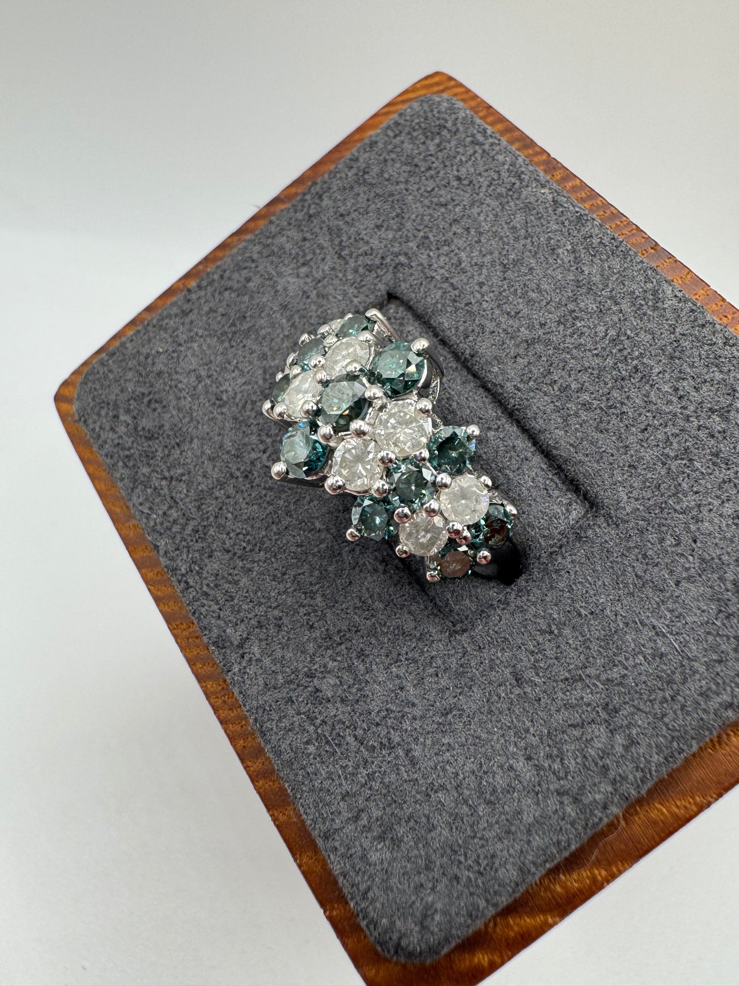 14ct white gold 1.5ct teal and white diamond cluster ring