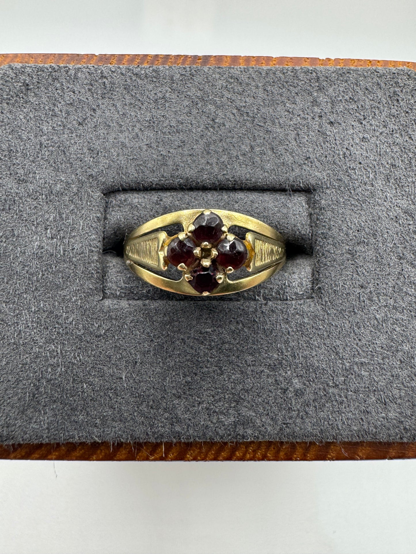 9ct gold garnet cluster ring
