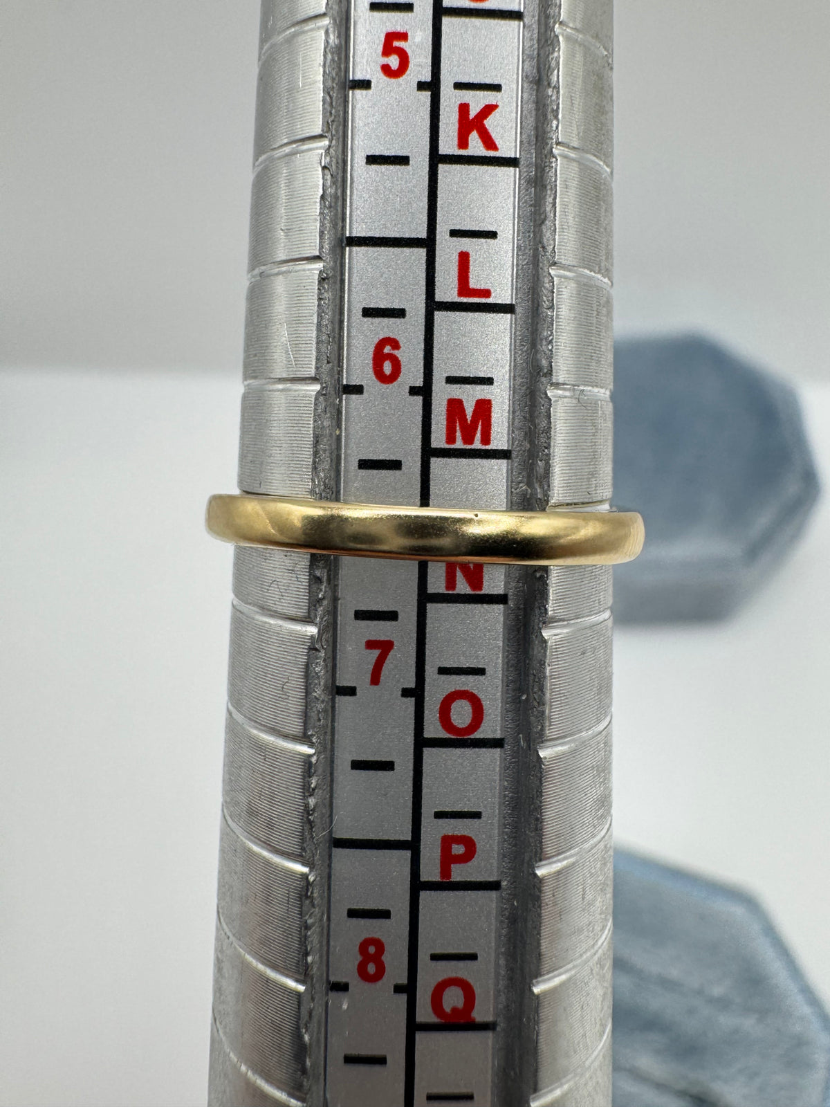 9ct gold garnet ring