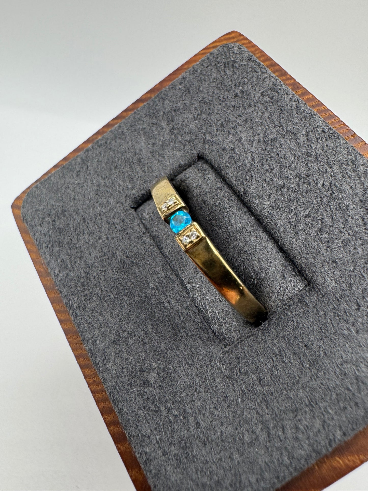 9ct gold blue apatite and diamond ring