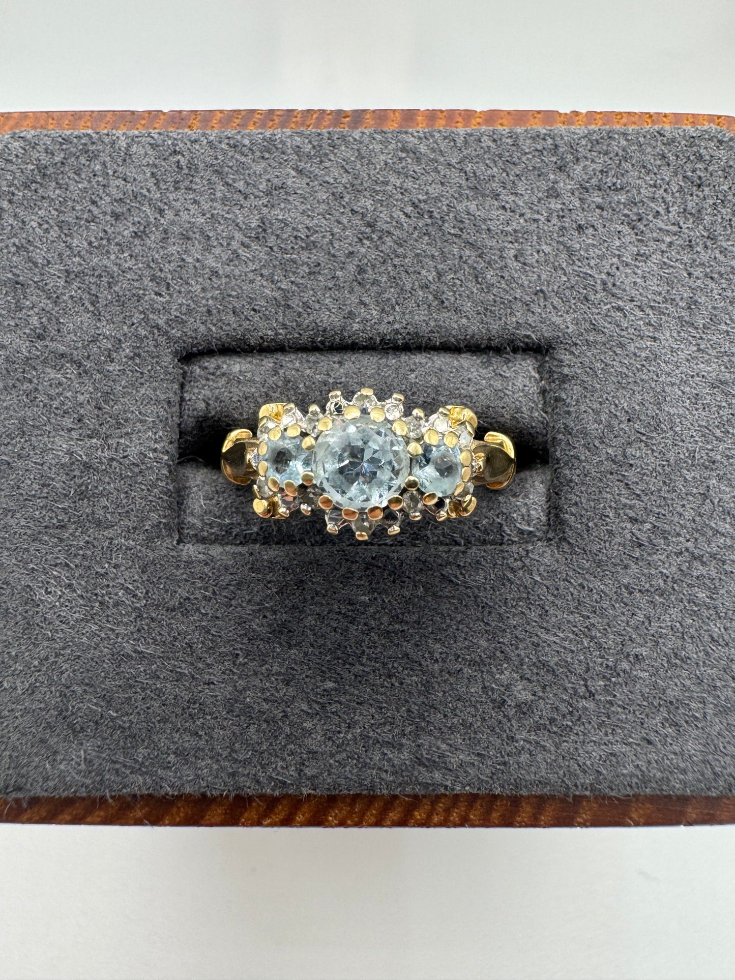 9ct gold aquamarine and diamond ring