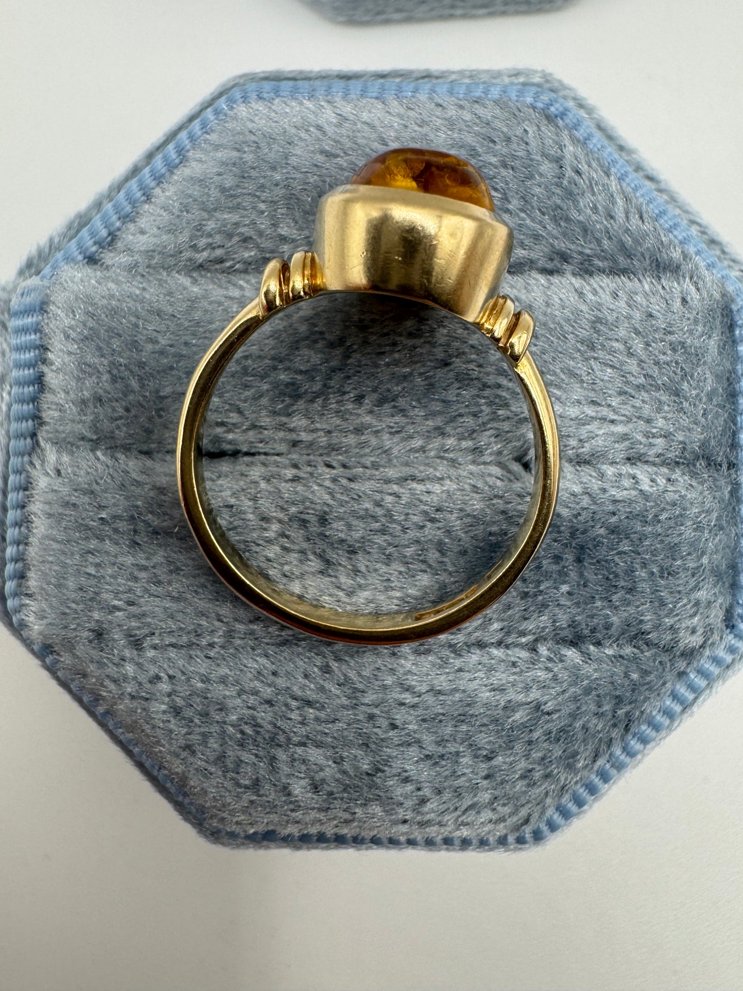 9ct gold amber ring