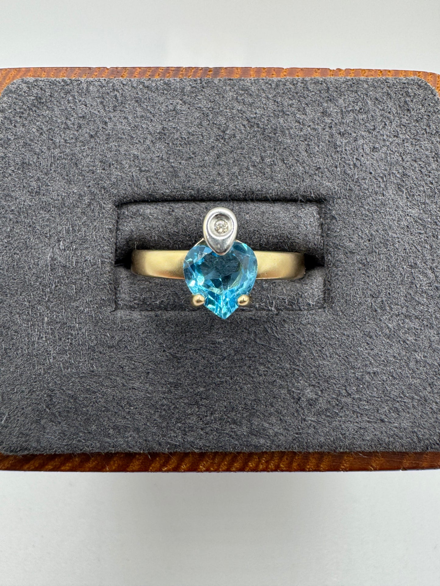 9ct gold topaz heart ring