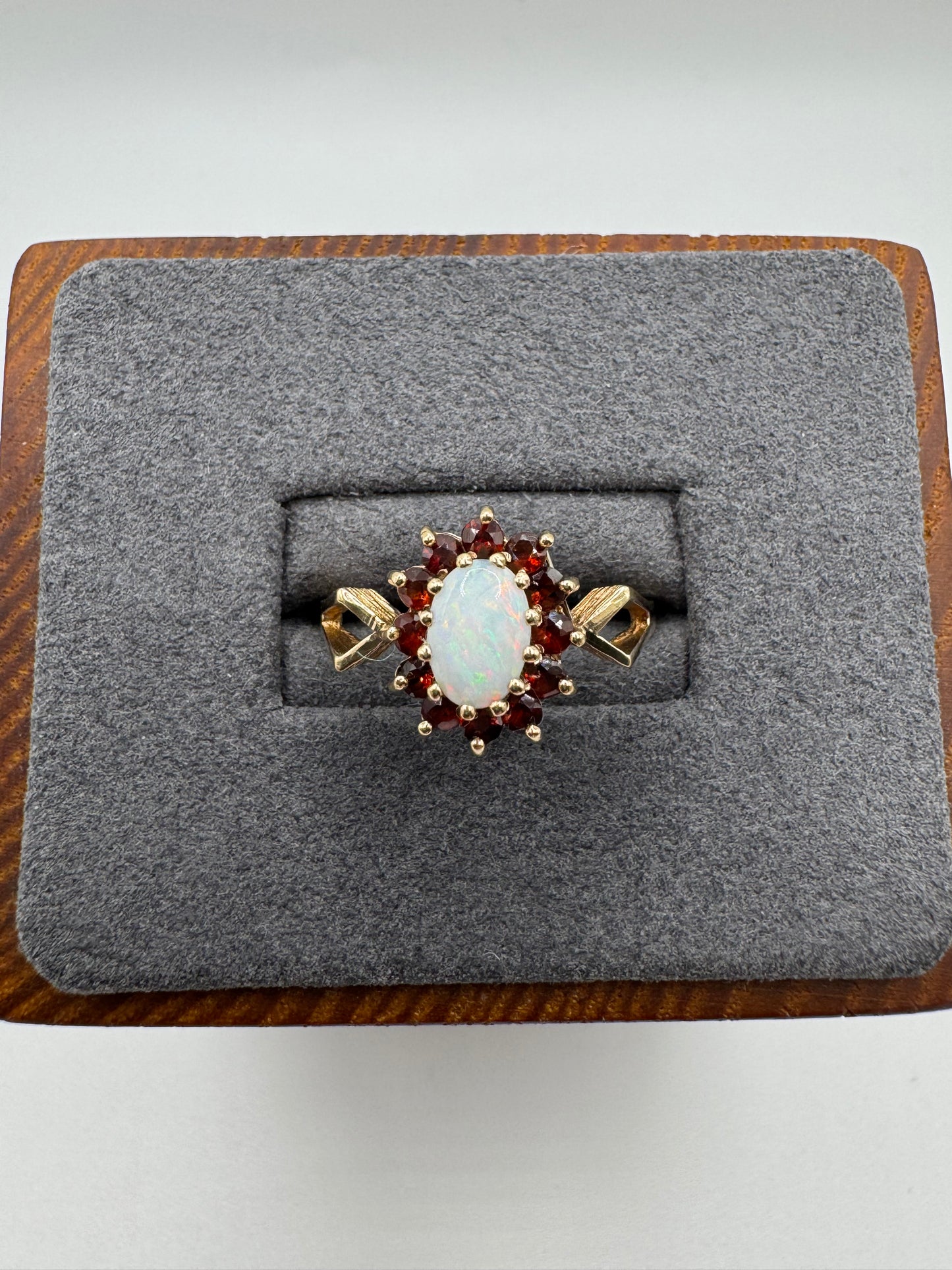9ct gold opal and garnet ring