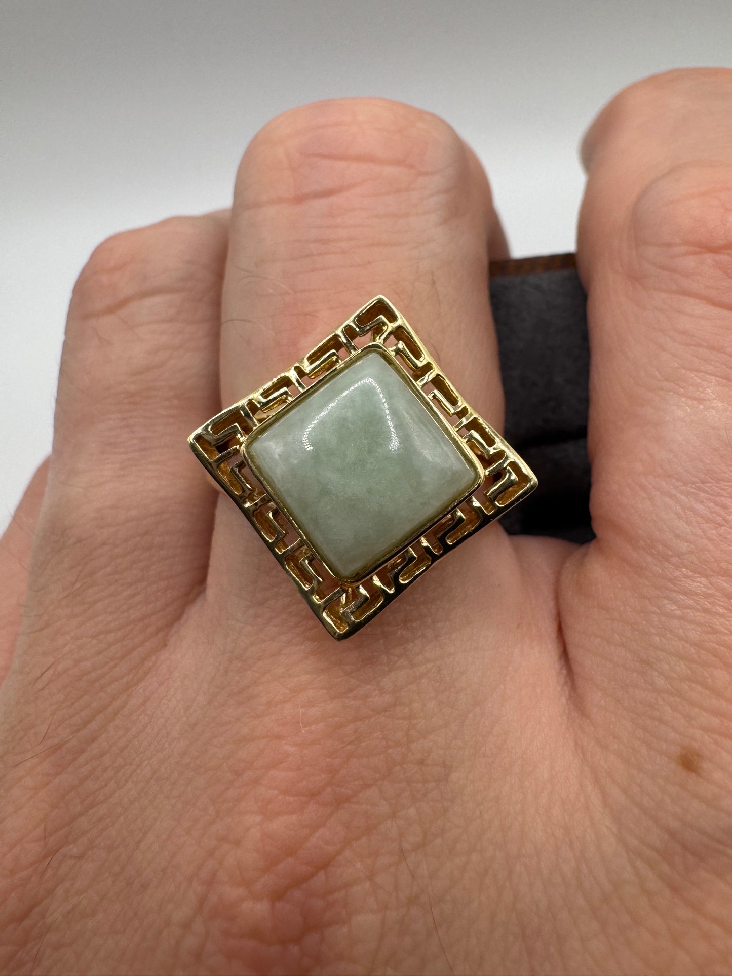 14ct gold jade ring