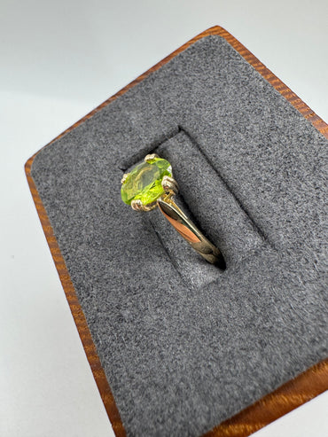 9ct gold peridot ring