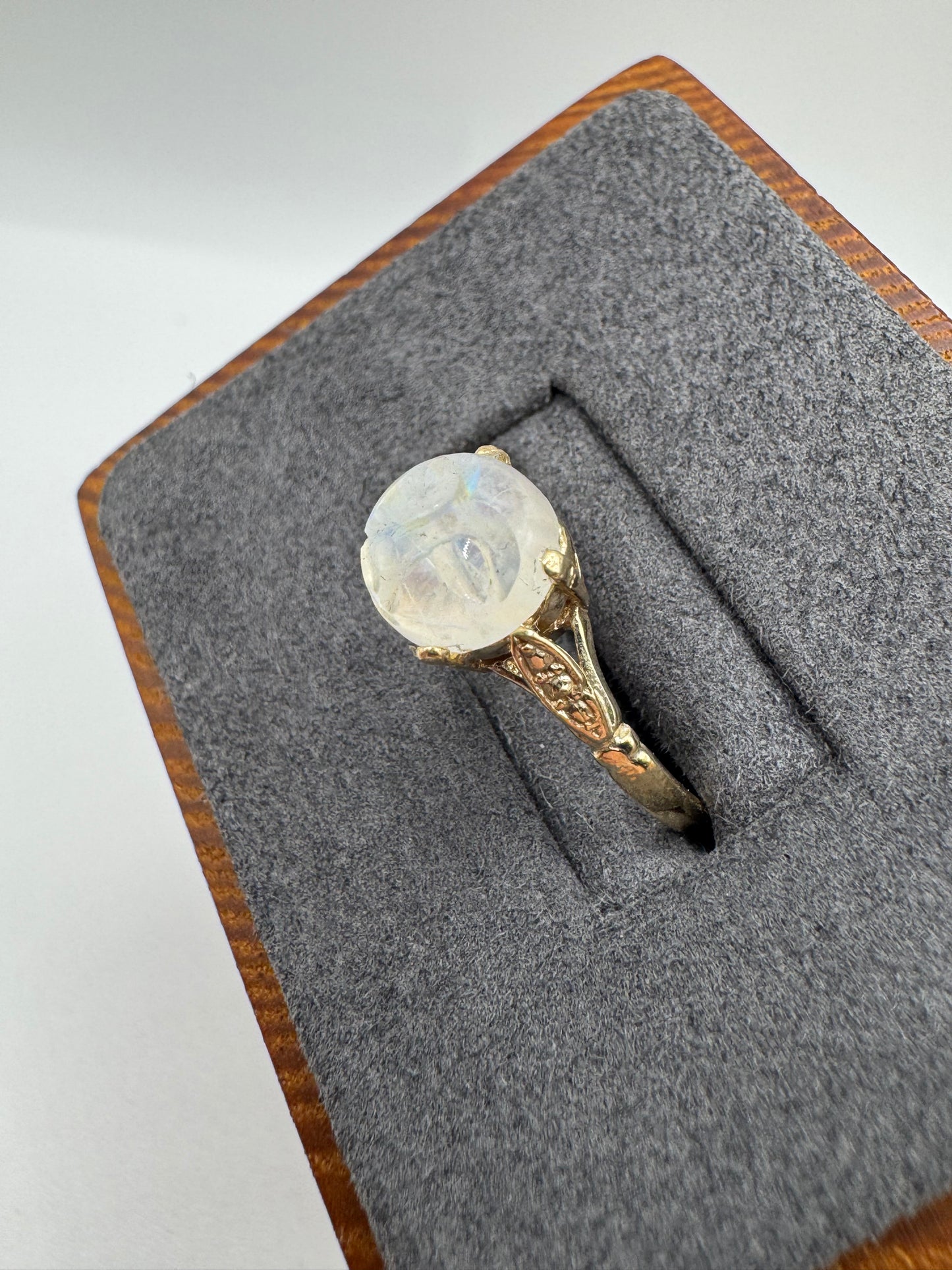 9ct gold man in the moon moonstone ring