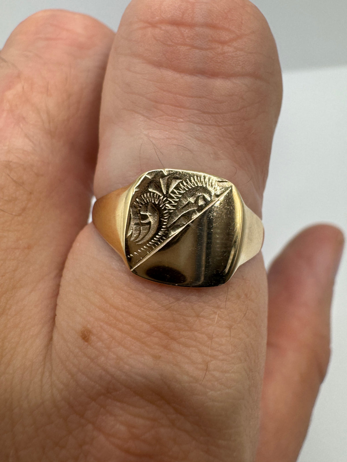 9ct gold engraved signet ring