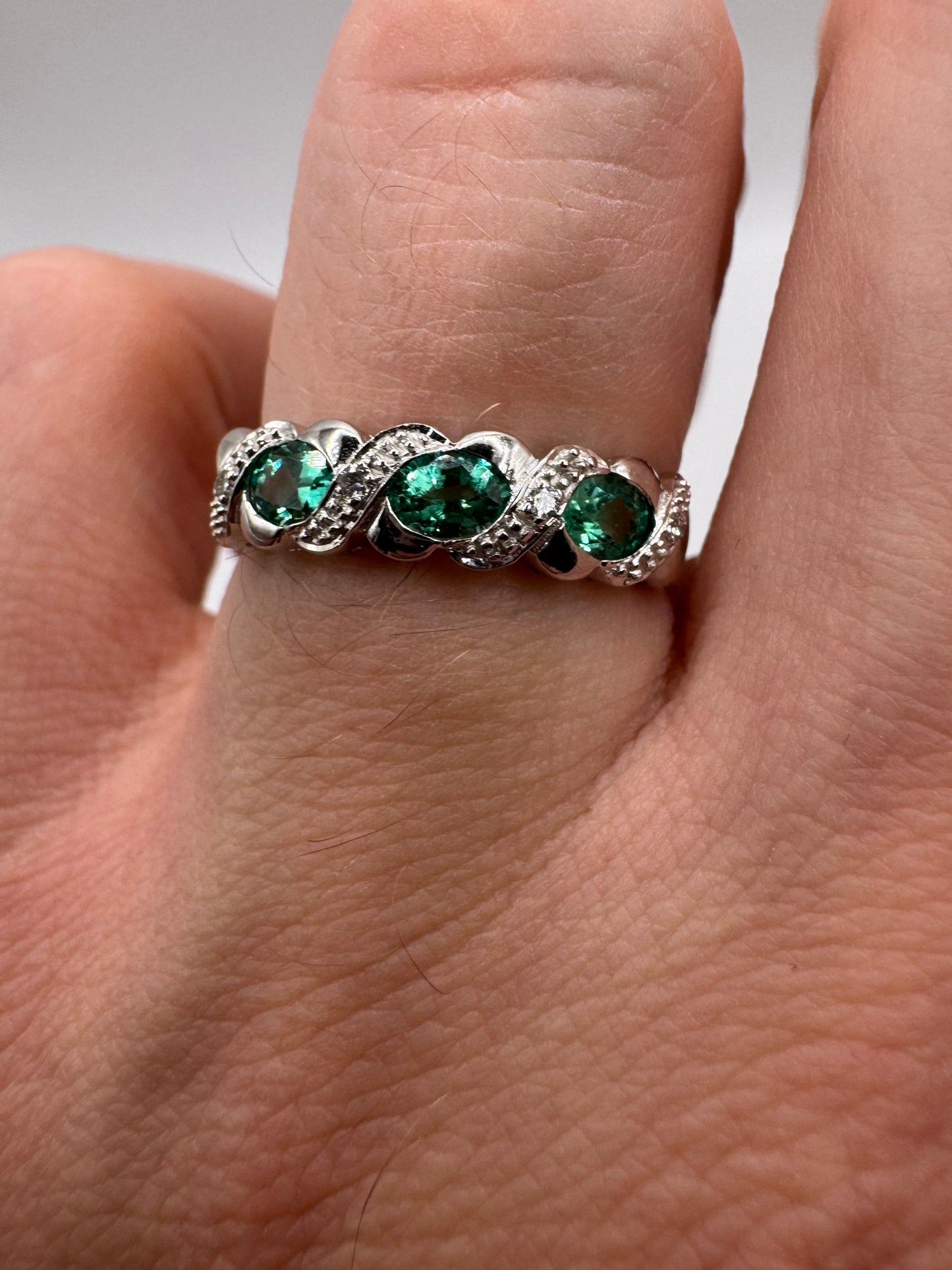 18ct white gold emerald and diamond ring