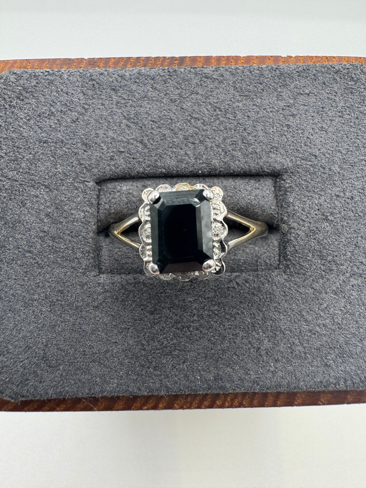 9ct gold sapphire and diamond cluster ring