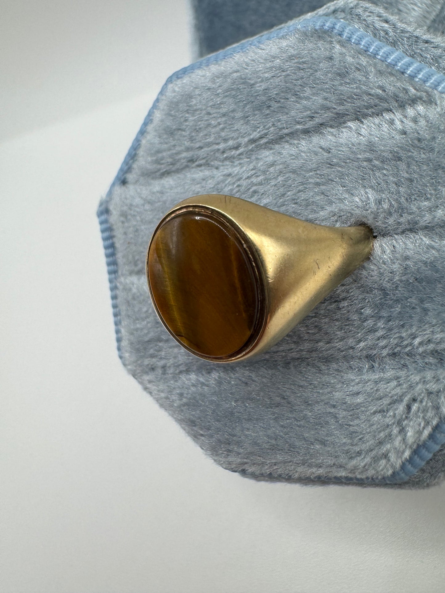 9ct gold tigers eye signet ring