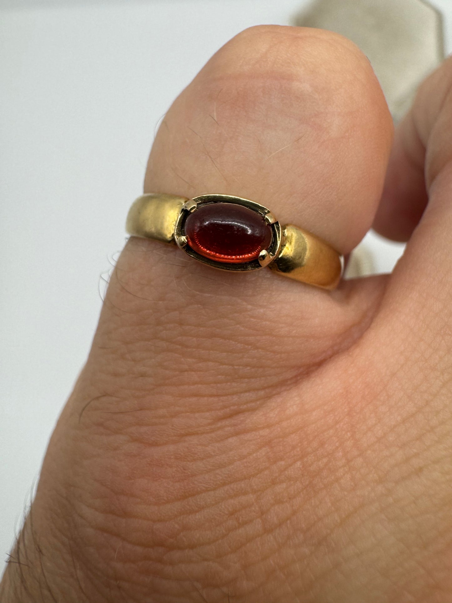 9ct gold cabochon tourmaline ring