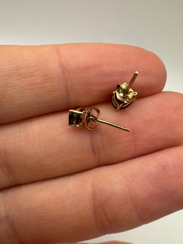 9ct gold garnet earrings