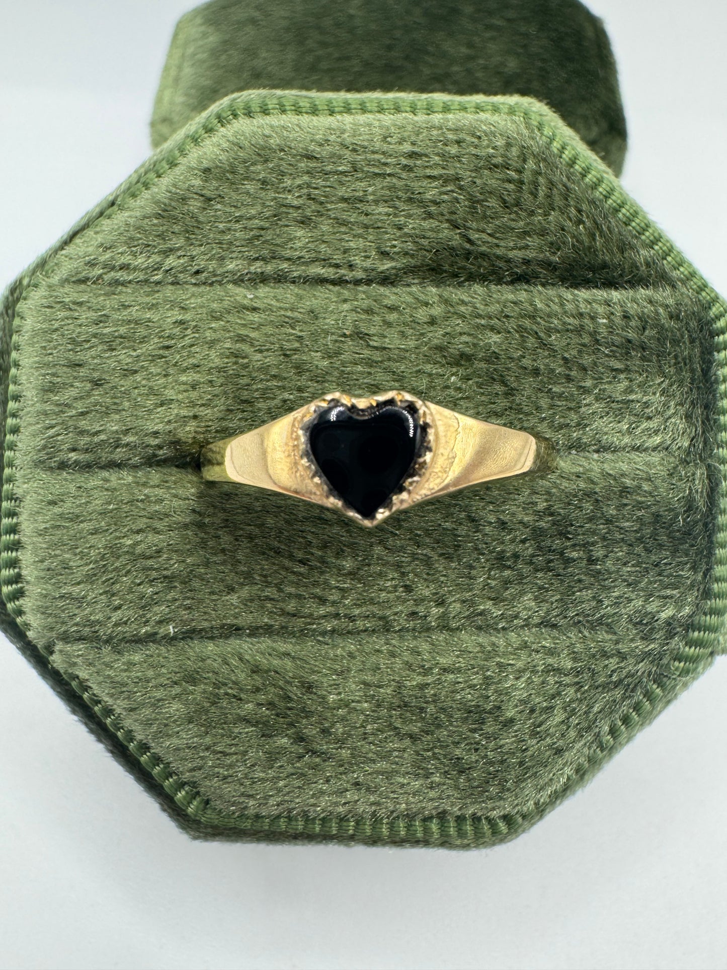 9ct gold onyx heart signet ring