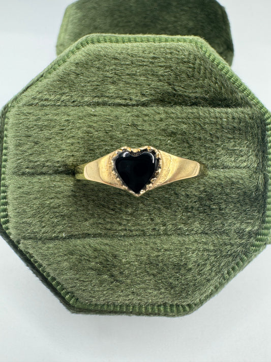 9ct gold onyx heart signet ring