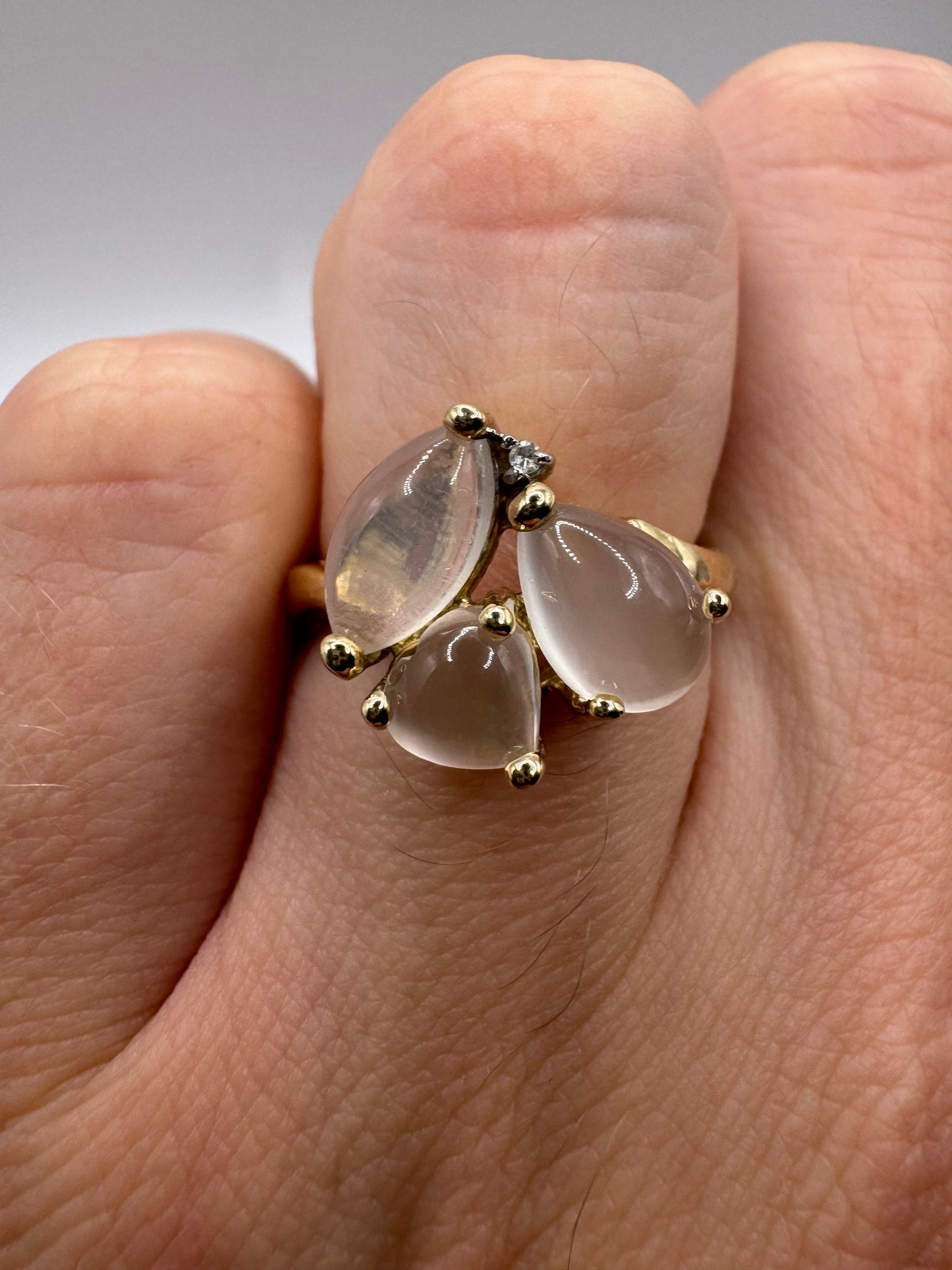 9ct gold moonstone and diamond ring