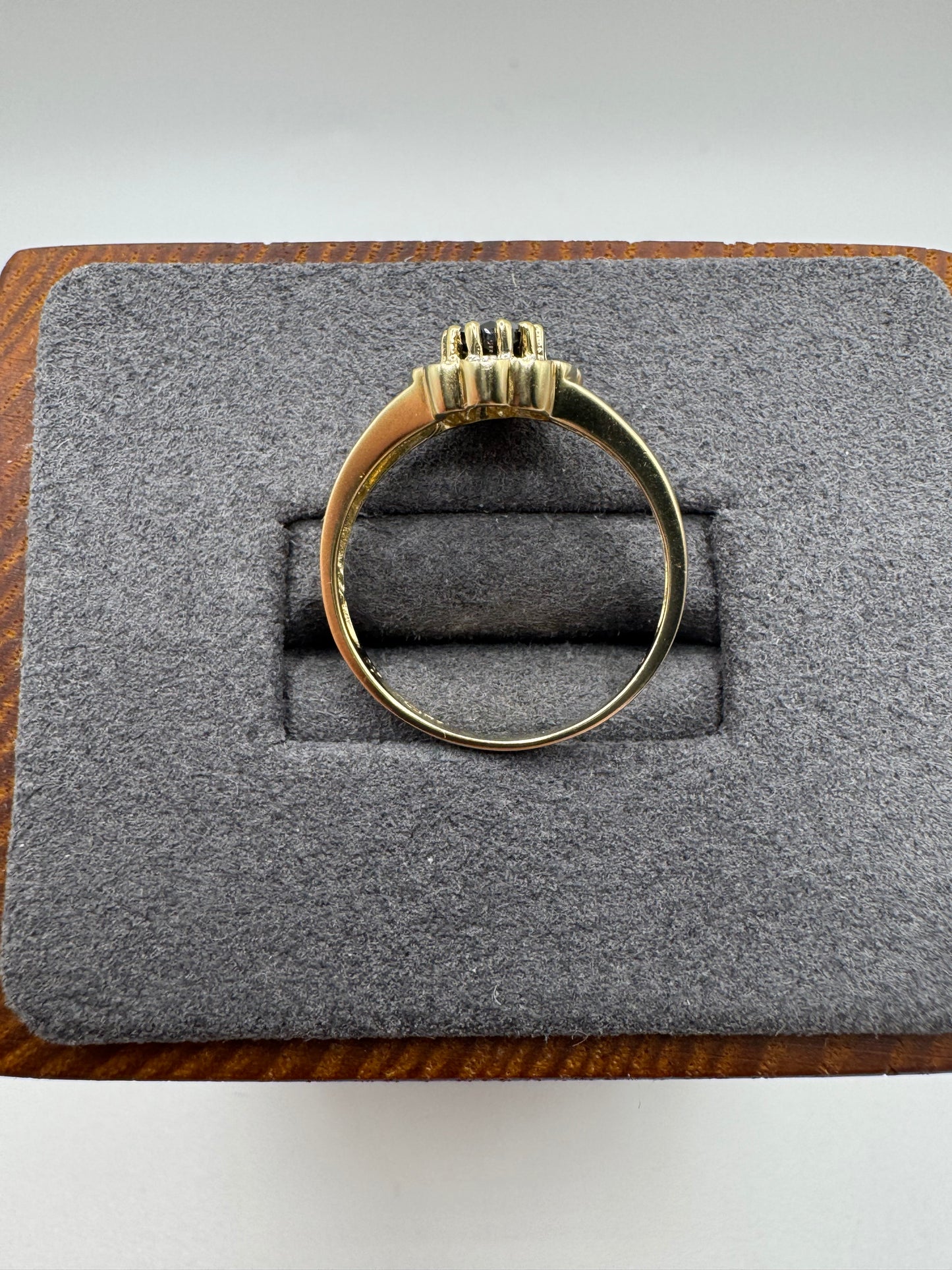 9ct gold sapphire and diamond ring