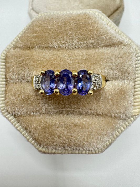 9ct gold tanzanite and diamond ring
