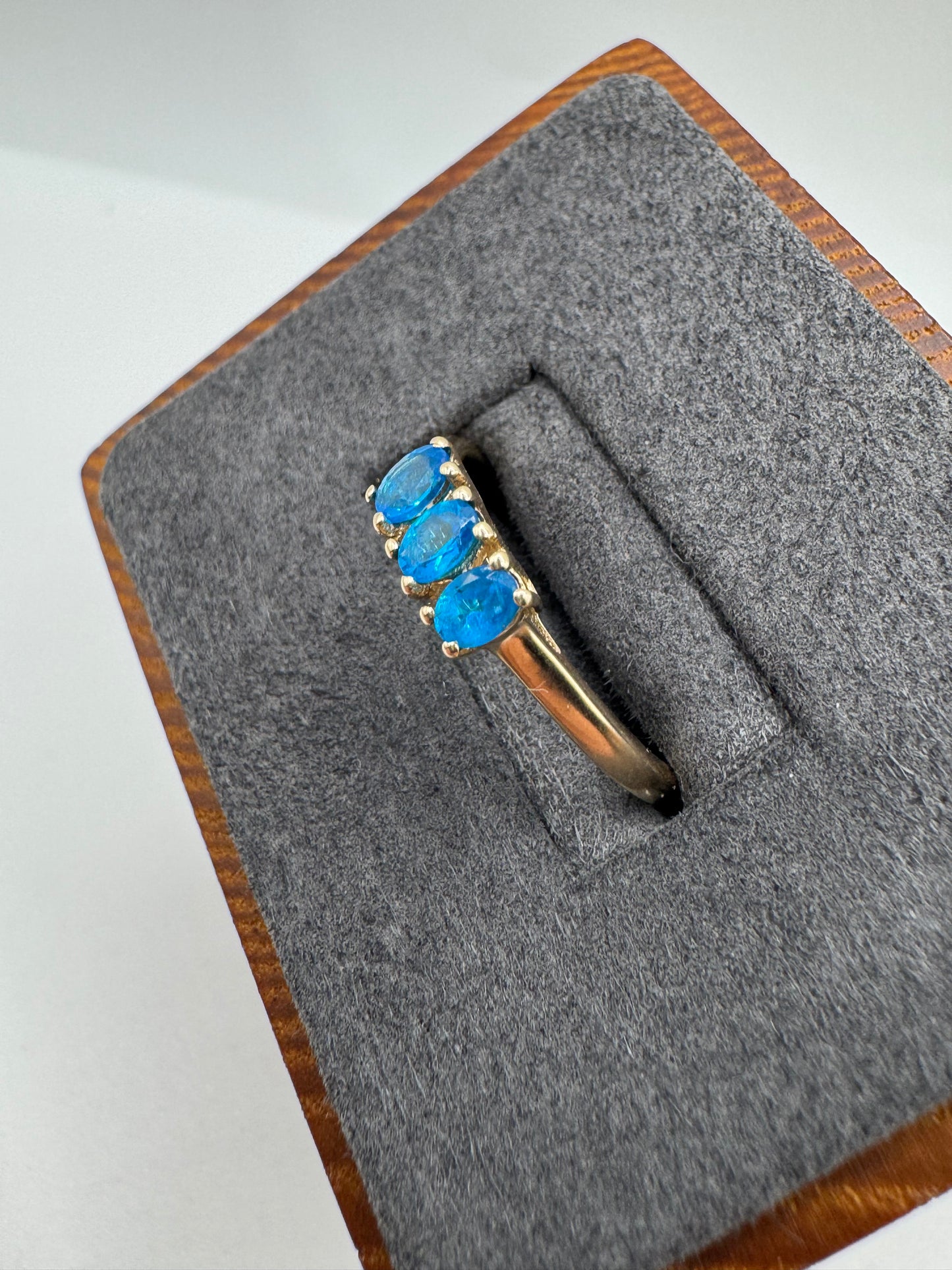 9ct gold blue apatite ring