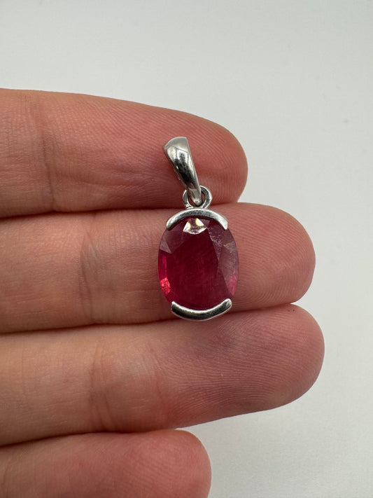 9ct white gold ruby pendant