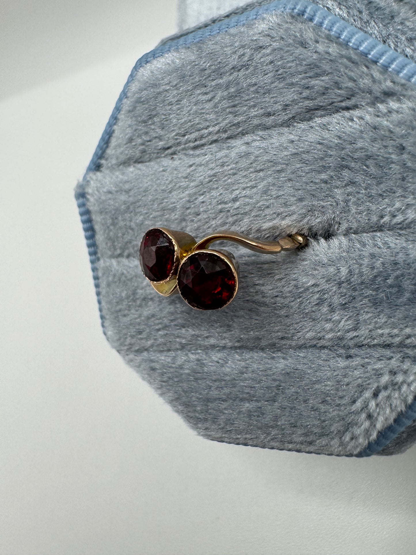9ct gold garnet twist ring