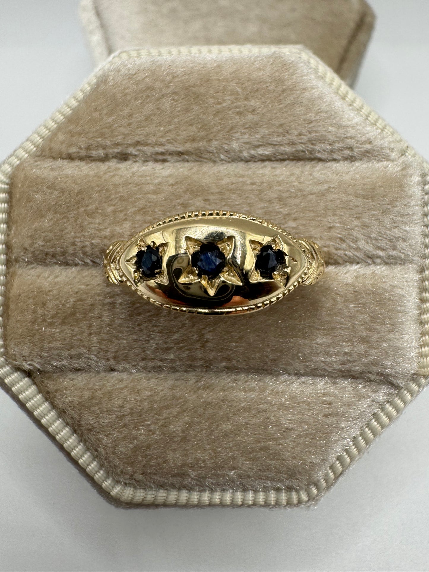 9ct gold sapphire gypsy ring