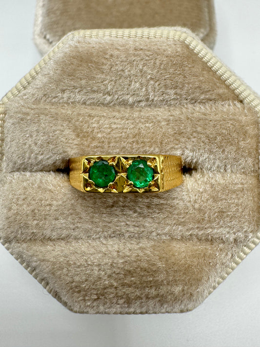 18ct gold emerald gypsy ring