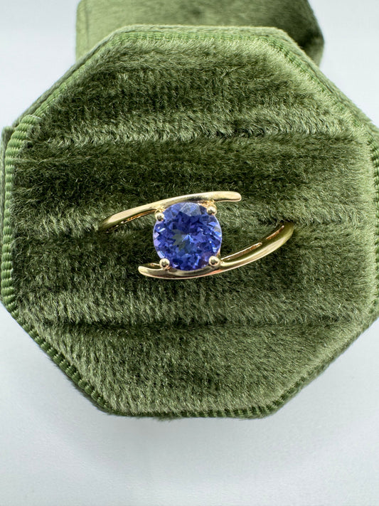 9ct gold tanzanite twist ring
