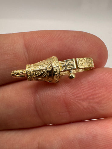 9ct gold 24mm engraved clasp