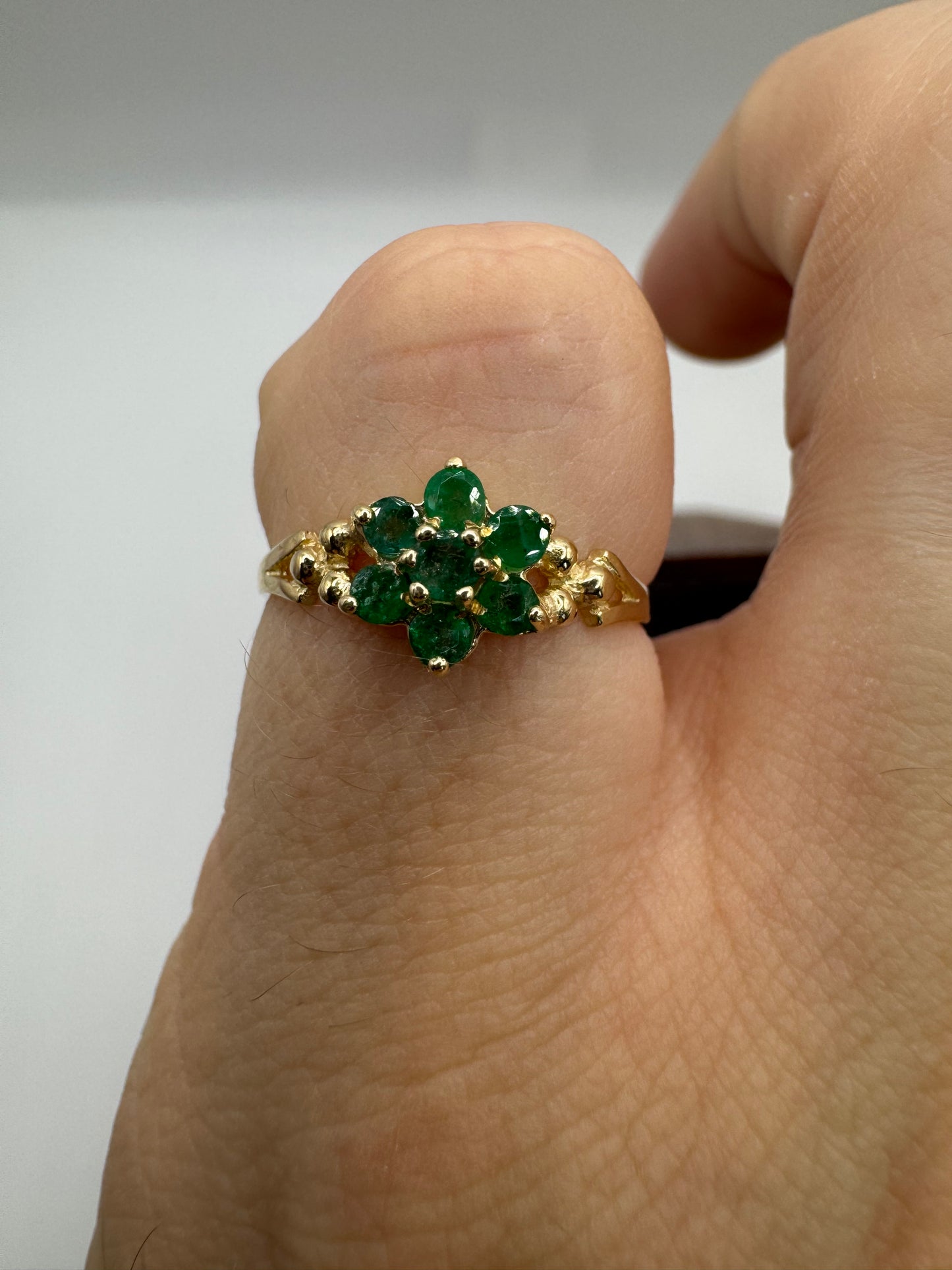 9ct gold emerald cluster ring