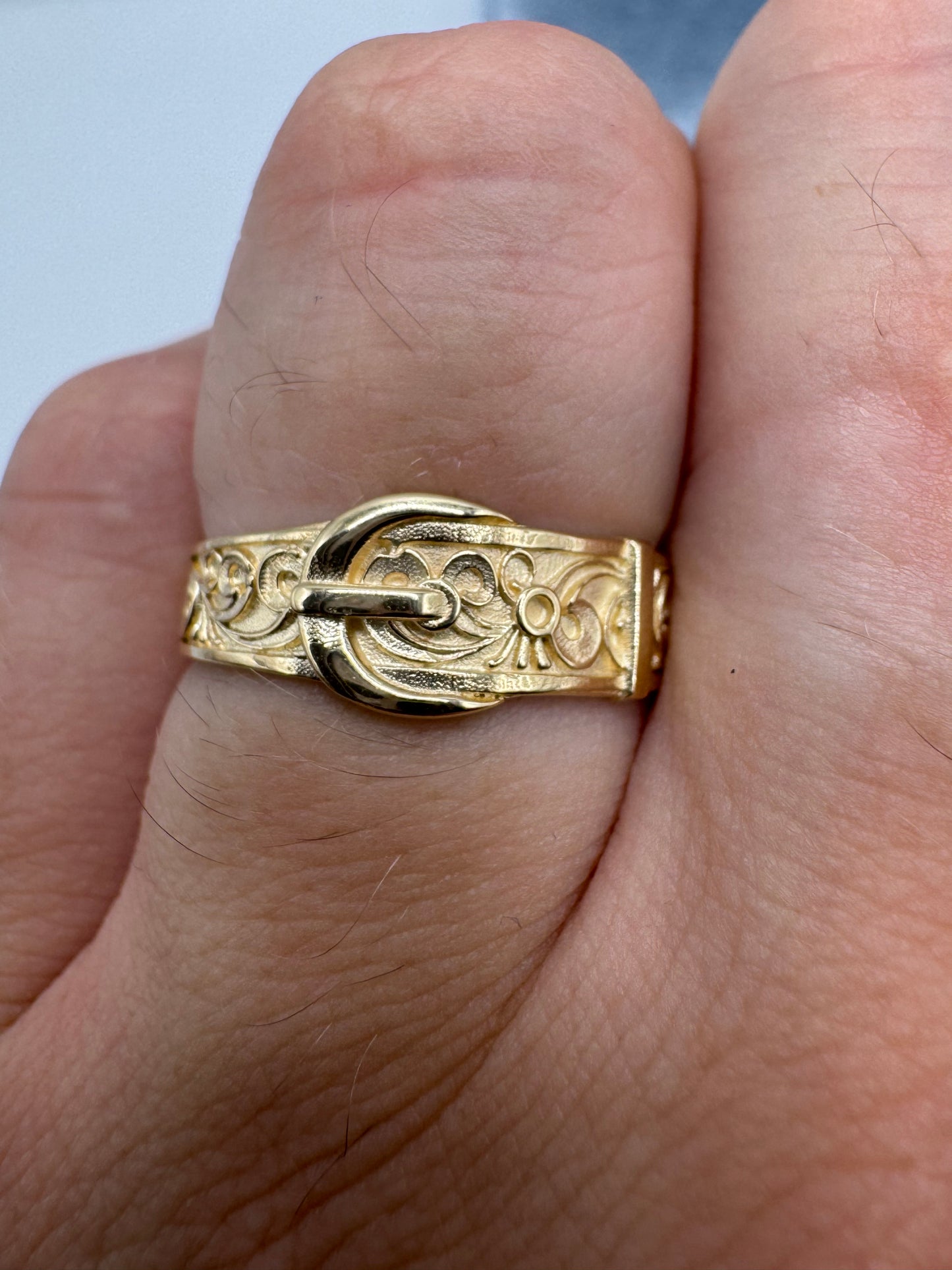 9ct gold engraved buckle ring