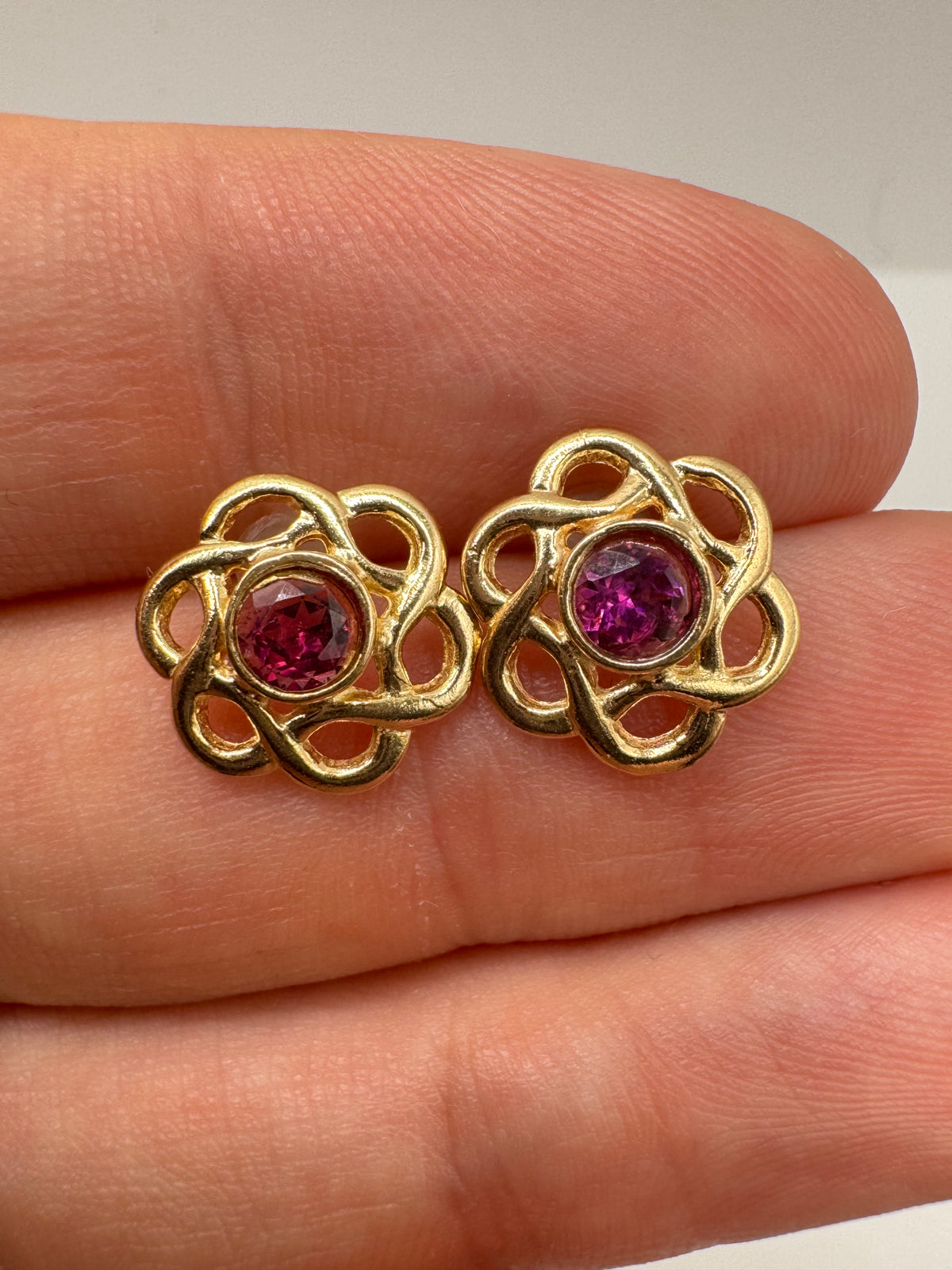 9ct gold garnet earrings